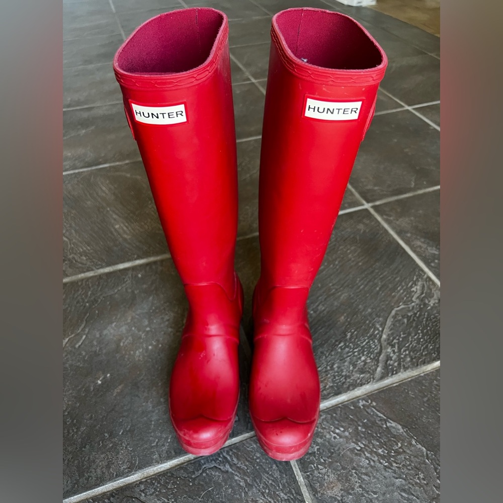 Red Hunter Rain Boots; size 8
